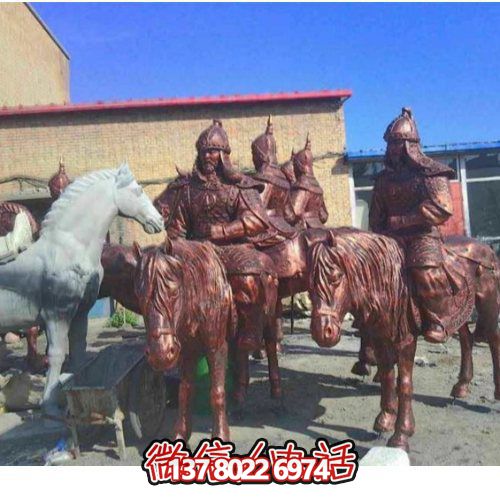 巨型騎士馬銅雕塑，點(diǎn)綴景區(qū)廣場