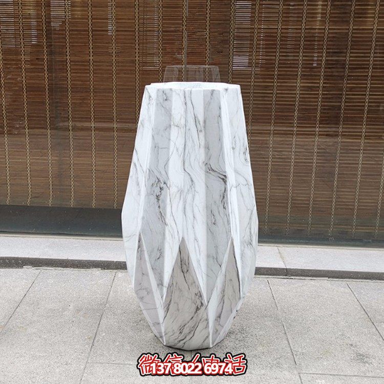 天然大理石雕刻花盆，為酒店裝飾添彩