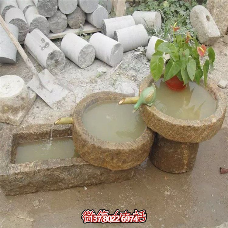 古老農村石槽流水魚缸，傳統擺件裝飾景觀