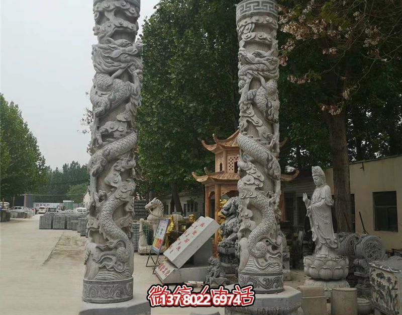 龍柱石雕，裝點寺廟門前