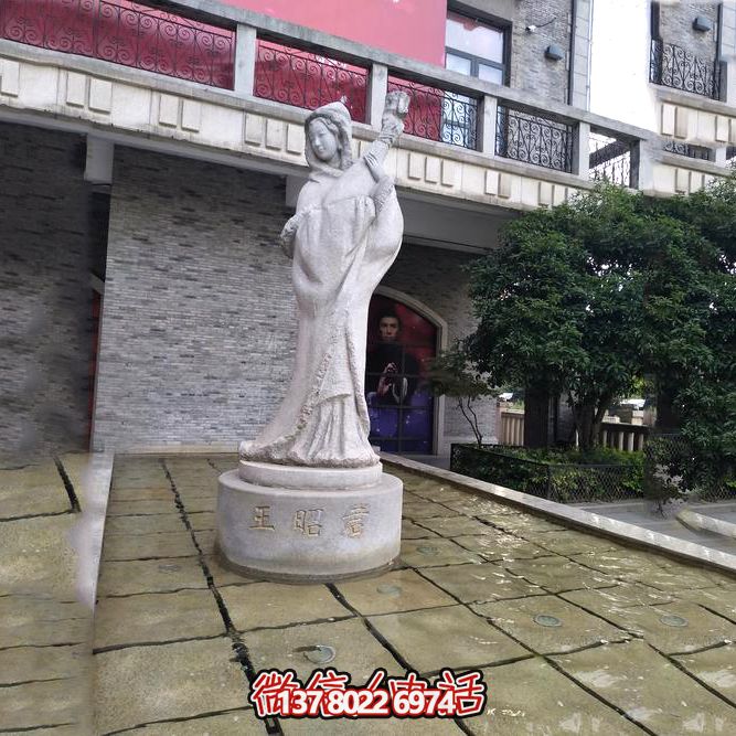 傳承歷史的美，贊美女王的神奇雕像