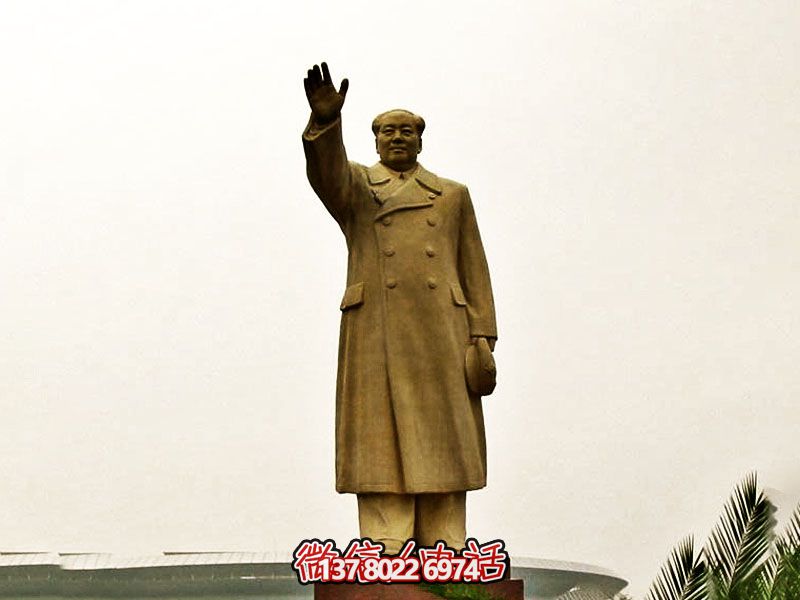毛澤東偉人銅雕揮手，宣揚偉大精神！