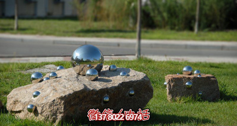 雕塑般的不銹鋼球體，帶給您不一樣的公園創意