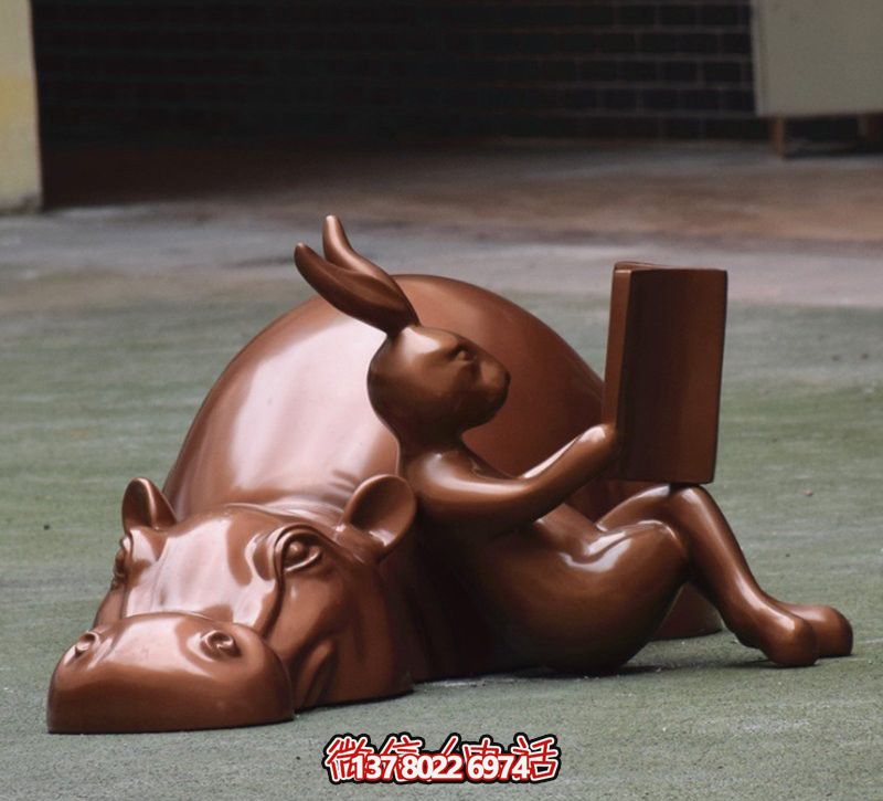 玻璃創意海馬雕塑，擺放于場內，點綴你的生活