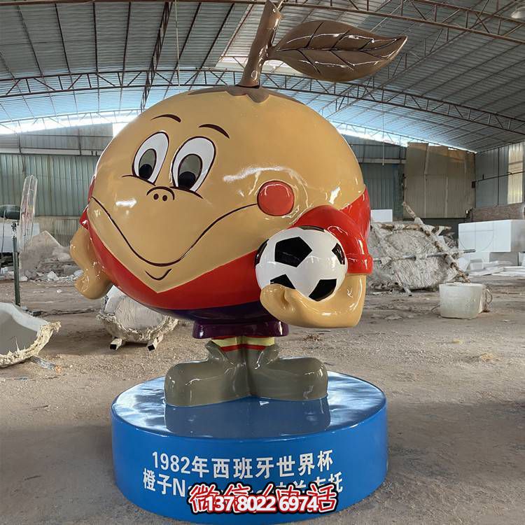 足球場(chǎng)擺放玻璃鋼卡通世界杯吉祥物雕塑